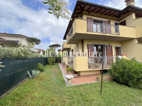 casa indipendente in vendita a Pietrasanta in zona Fiumetto
