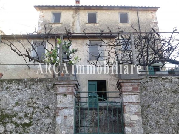 casa indipendente in vendita a Pietrasanta in zona Capezzano