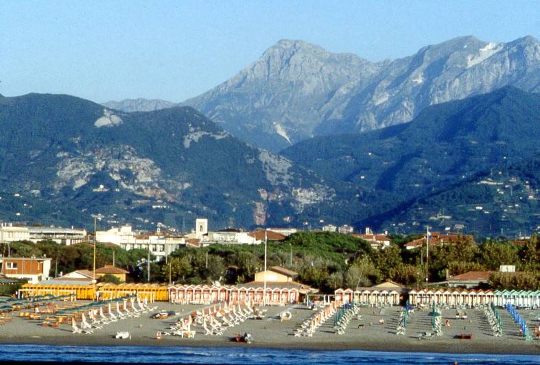 casa indipendente in vendita a Pietrasanta in zona Marina di Pietrasanta