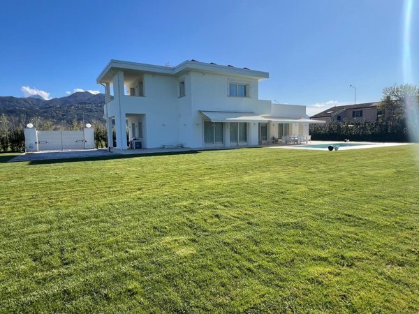 casa indipendente in vendita a Pietrasanta