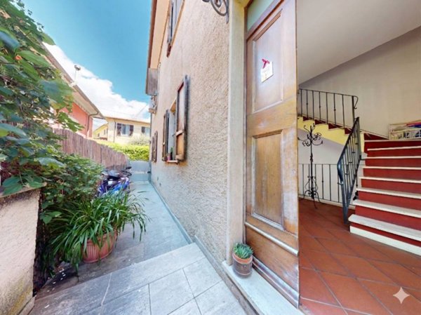 casa indipendente in vendita a Pietrasanta in zona Vallecchia