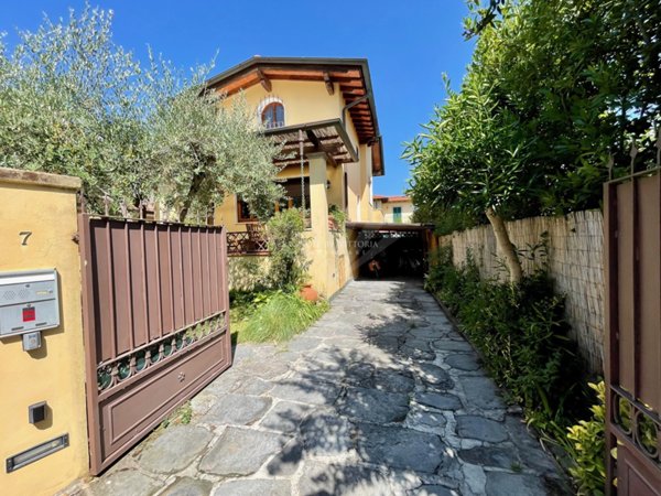 casa indipendente in vendita a Pietrasanta in zona Marina di Pietrasanta