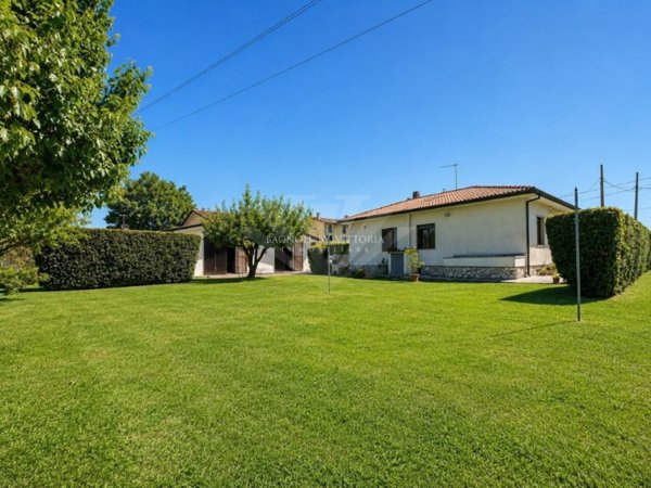 villa in vendita a Pietrasanta