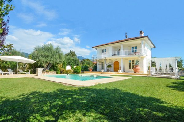 casa indipendente in vendita a Pietrasanta