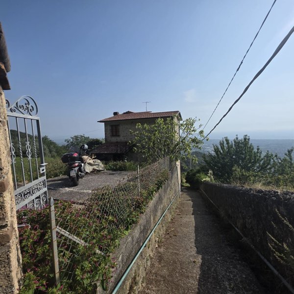 casa indipendente in vendita a Pietrasanta in zona Capezzano