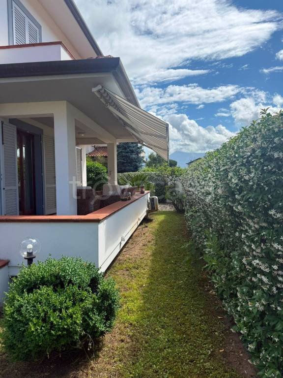 casa indipendente in vendita a Pietrasanta in zona Focette
