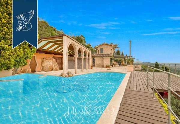 casa indipendente in vendita a Pietrasanta