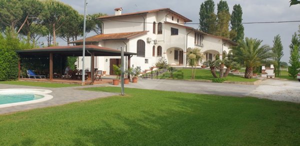 casa indipendente in vendita a Pietrasanta in zona Marina di Pietrasanta