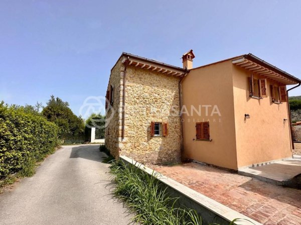 casale in vendita a Pietrasanta in zona Capezzano Monte