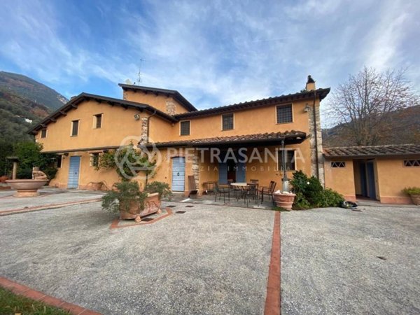 casale in vendita a Pietrasanta in zona Capezzano Monte