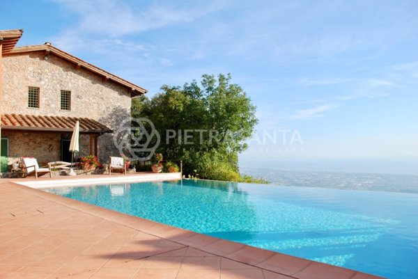 casa indipendente in vendita a Pietrasanta in zona Capezzano Monte