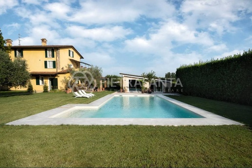 casa indipendente in vendita a Pietrasanta in zona Capezzano Monte