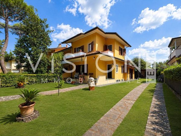 casa indipendente in vendita a Pietrasanta in zona Vignone
