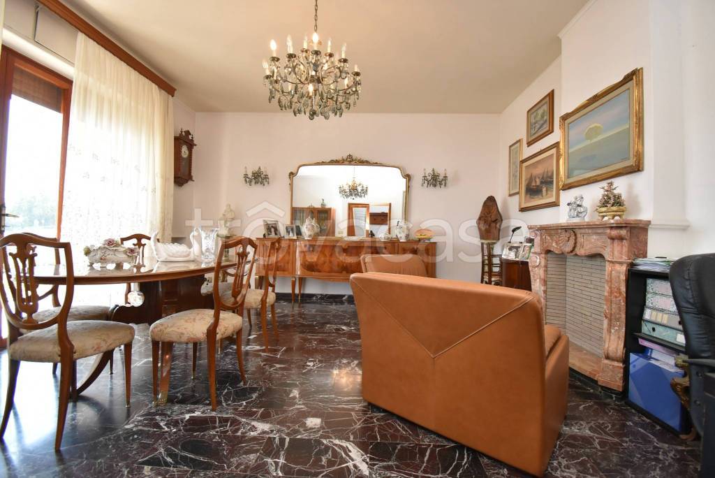appartamento in vendita a Pietrasanta in zona Vallecchia