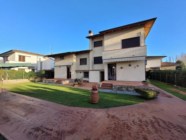 casa indipendente in vendita a Pietrasanta in zona Capezzano Monte