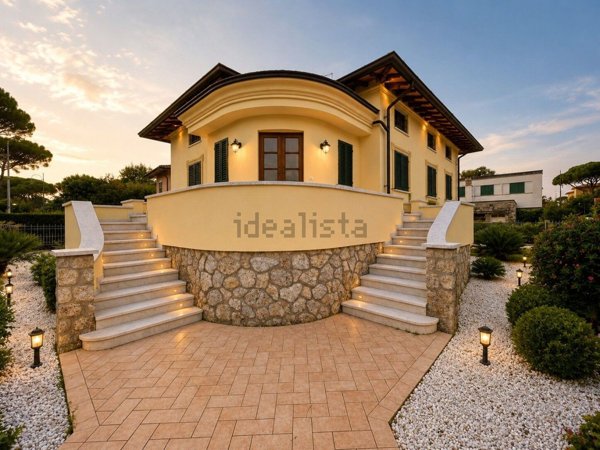 casa indipendente in vendita a Pietrasanta in zona Focette