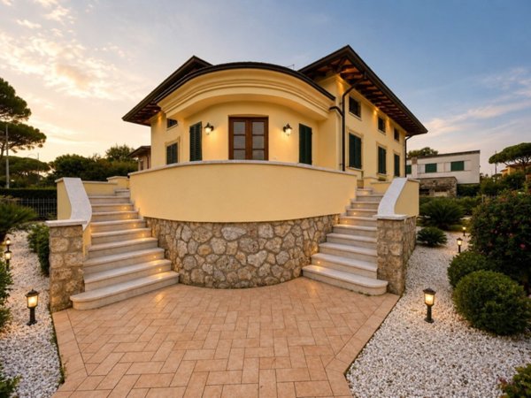 casa indipendente in vendita a Pietrasanta in zona Focette