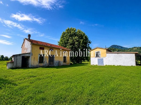 casale in vendita a Pietrasanta in zona Capezzano Monte