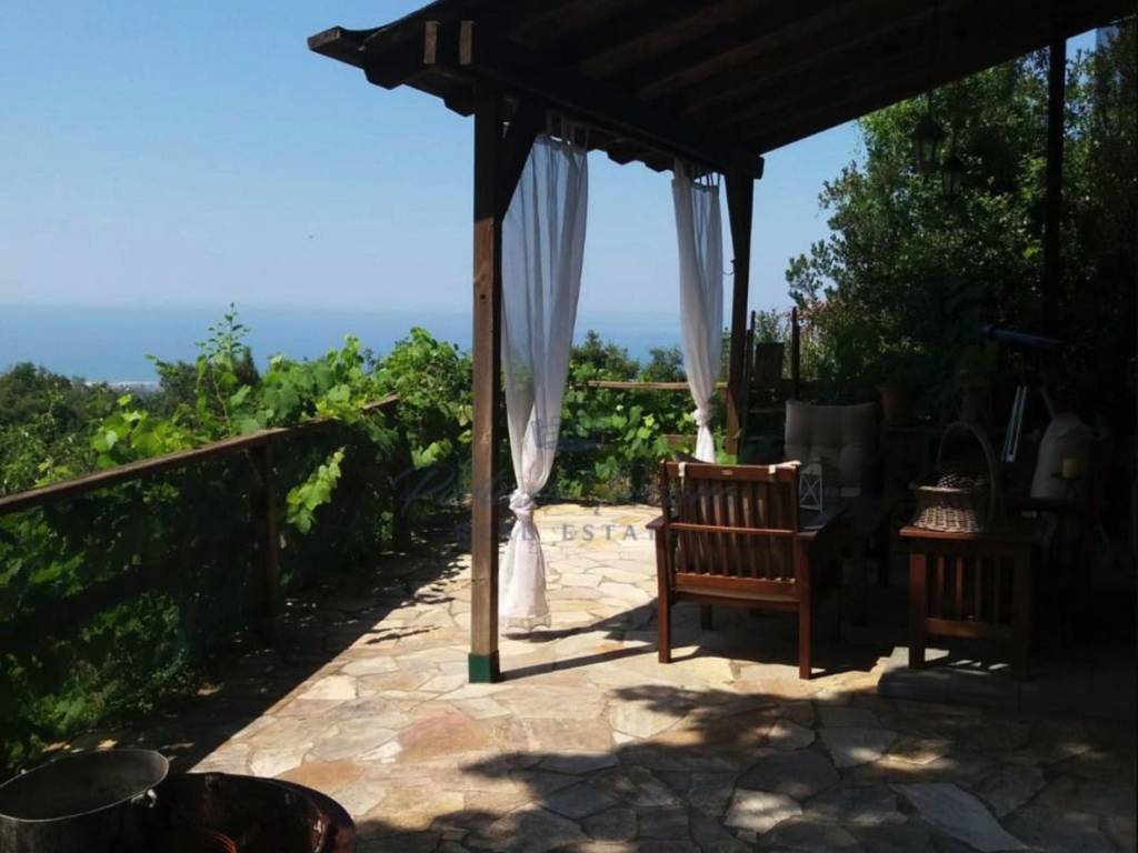 casa indipendente in vendita a Pietrasanta in zona Capezzano