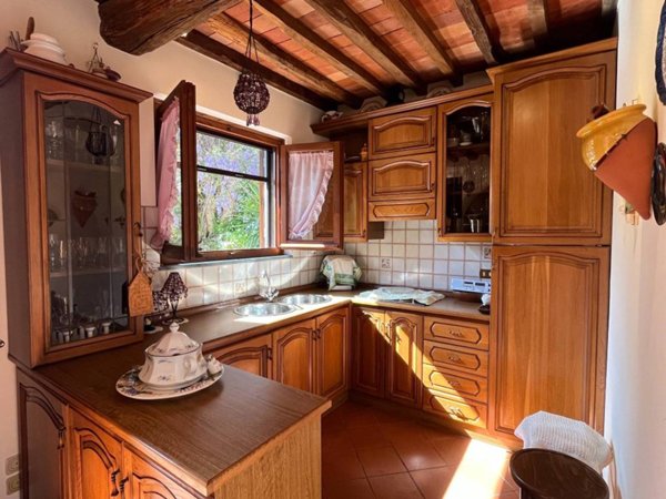 casale in vendita a Pietrasanta in zona Strettoia