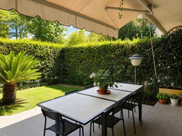 appartamento in vendita a Pietrasanta in zona Marina di Pietrasanta