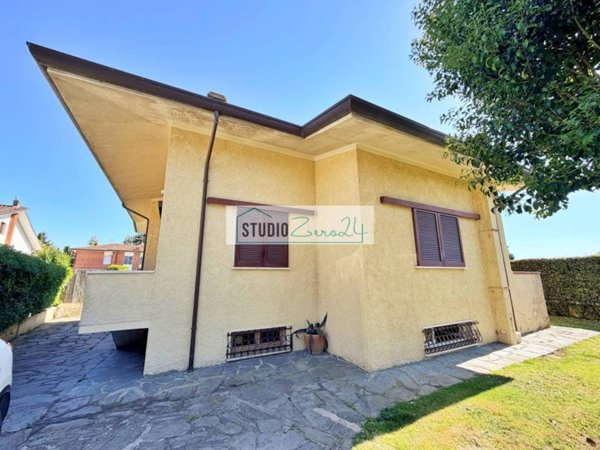 casa indipendente in vendita a Pietrasanta in zona Capezzano Monte