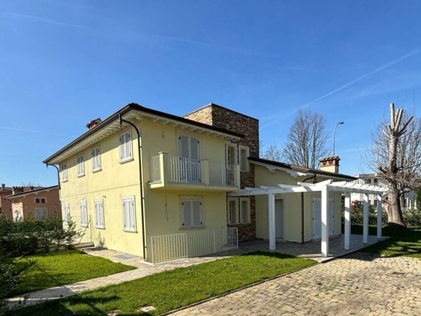 casa indipendente in vendita a Pietrasanta