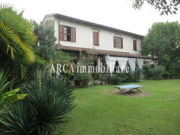 casale in vendita a Pietrasanta in zona Capezzano Monte