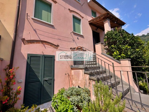 casa indipendente in vendita a Pietrasanta in zona Strettoia