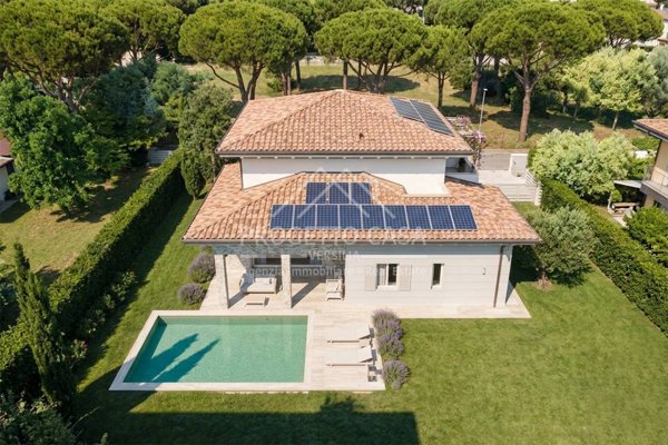 casa indipendente in vendita a Pietrasanta in zona Vignone