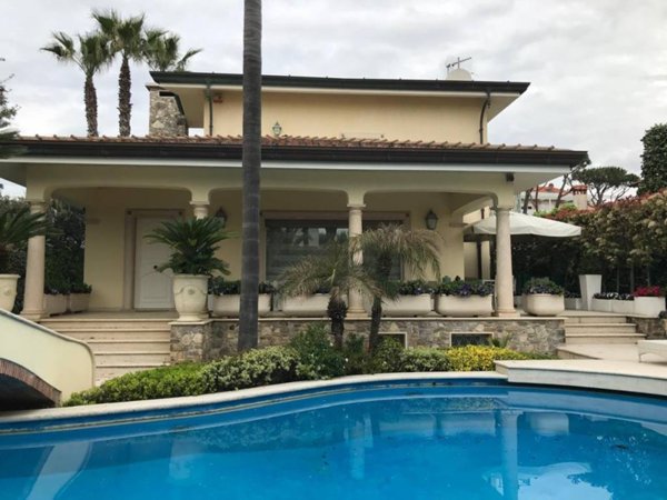 casa indipendente in vendita a Pietrasanta in zona Marina di Pietrasanta