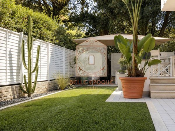 casa indipendente in vendita a Pietrasanta in zona Tonfano