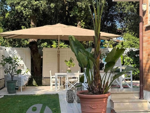 casa indipendente in vendita a Pietrasanta