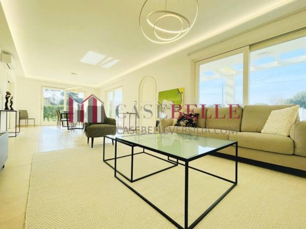 casa indipendente in vendita a Pietrasanta in zona Tonfano