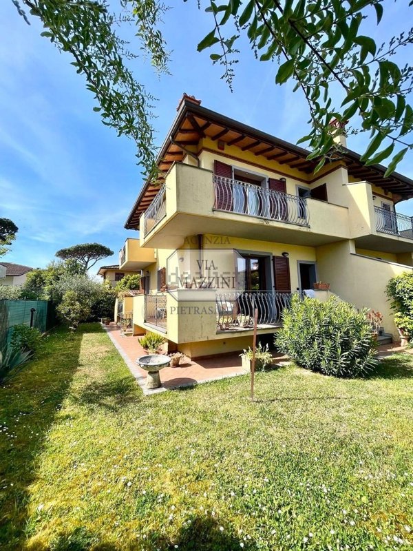 casa indipendente in vendita a Pietrasanta in zona Fiumetto