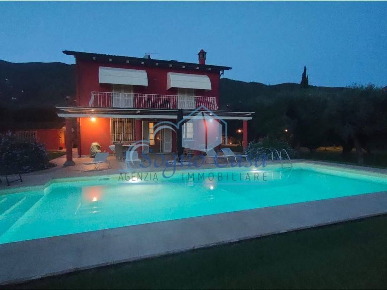 casa indipendente in vendita a Pietrasanta in zona Capezzano Monte