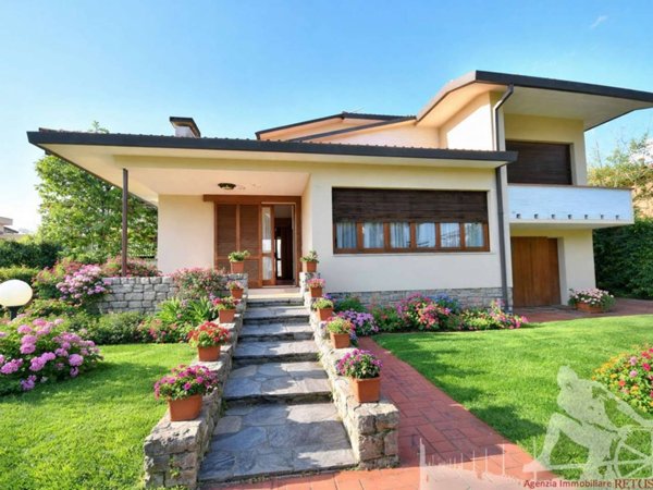 casa indipendente in vendita a Pietrasanta in zona Vignone
