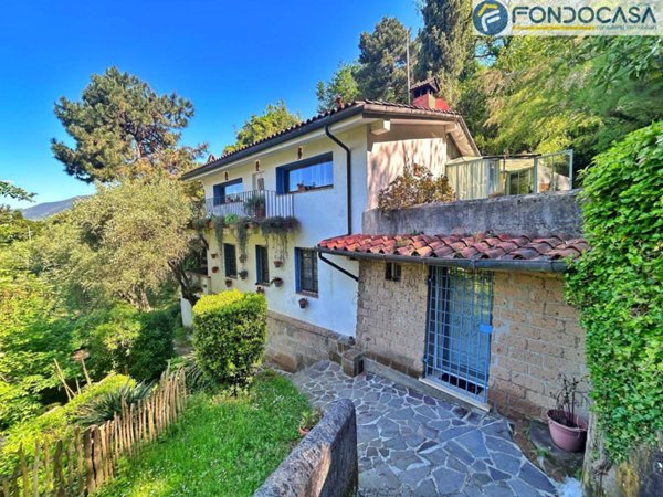 casa indipendente in vendita a Pietrasanta in zona Capezzano Monte