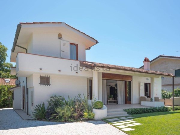casa indipendente in vendita a Pietrasanta in zona Focette