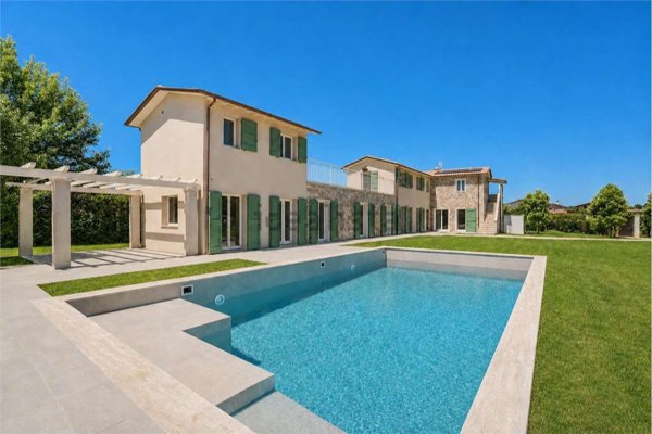 casa indipendente in vendita a Pietrasanta