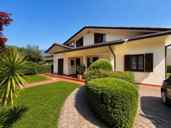 casa indipendente in vendita a Pietrasanta in zona Africa