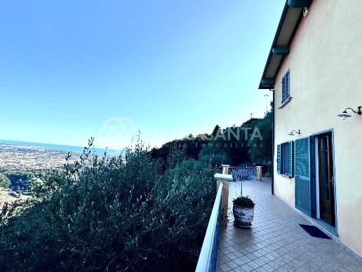 casa indipendente in vendita a Pietrasanta in zona Capezzano Monte