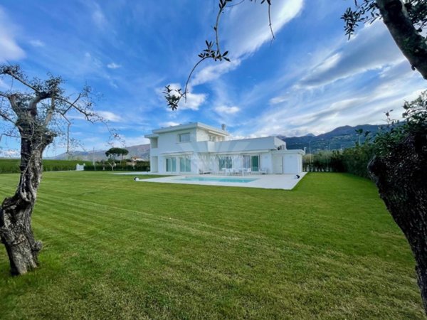casa indipendente in vendita a Pietrasanta