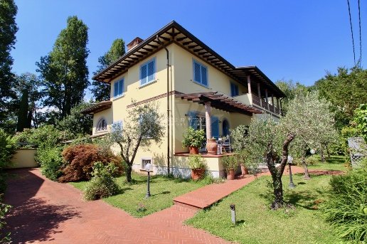 casa indipendente in vendita a Pietrasanta in zona Capezzano Monte