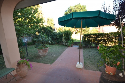 casa indipendente in vendita a Pietrasanta in zona Capezzano Monte