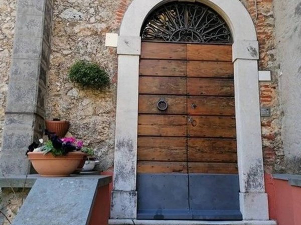 casa indipendente in vendita a Pietrasanta in zona Capezzano