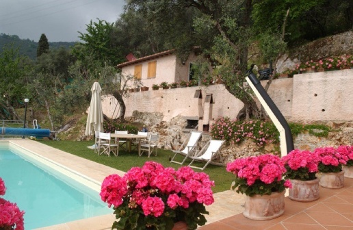 casa indipendente in vendita a Pietrasanta in zona Capezzano