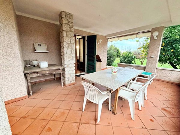 casa indipendente in vendita a Pietrasanta in zona Strettoia