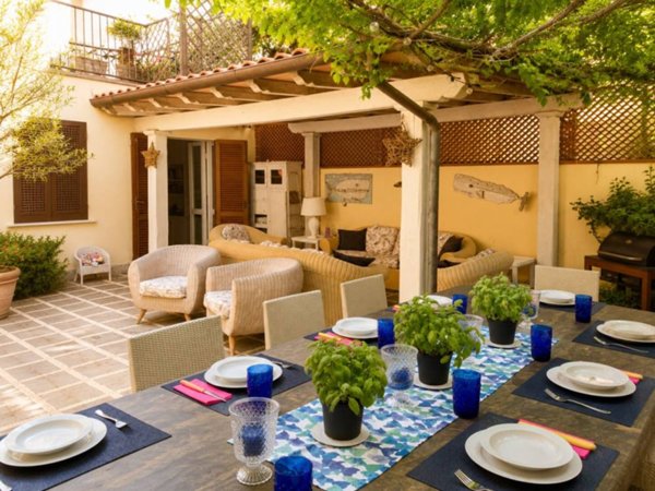 casa indipendente in vendita a Pietrasanta in zona Vignone