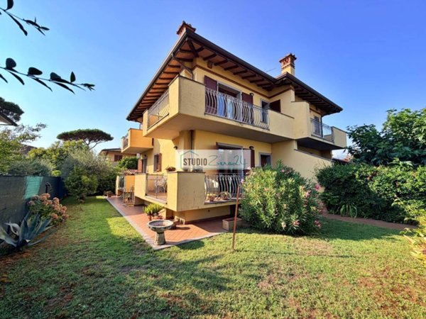 casa indipendente in vendita a Pietrasanta in zona Fiumetto